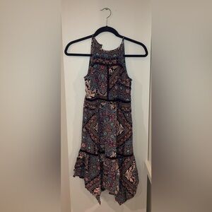 This dress is a great choice for many occasions!